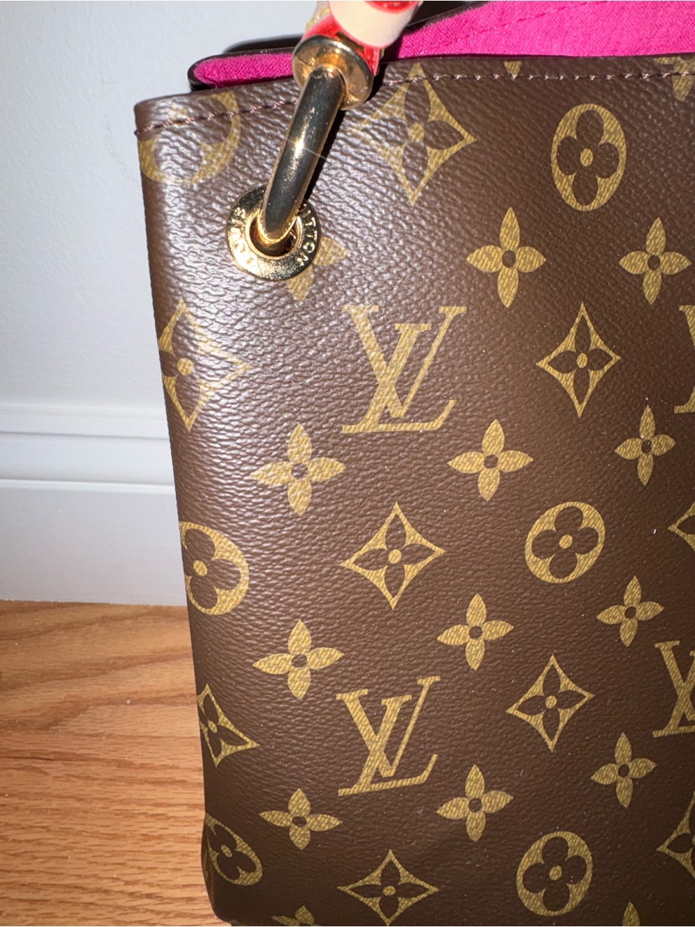 Louis Vuitton Monogram Shoulder Bag with Pink Interior Trim - Picture 5 of 9